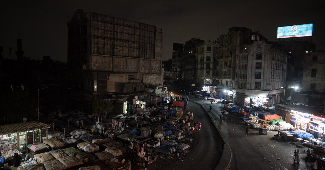 What It’s Like in Egypt as Energy Crisis Prompts Early Shop Closures