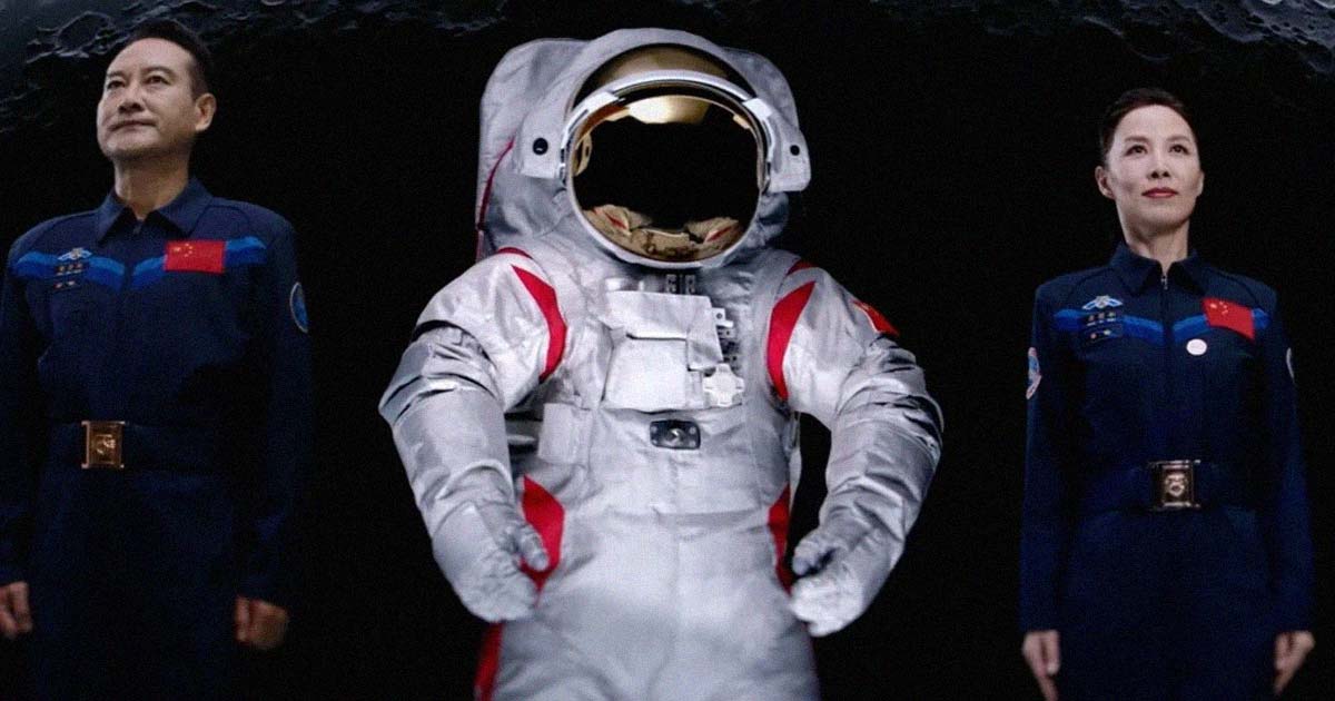 China Unveils Spacesuit for Upcoming Moon Landing