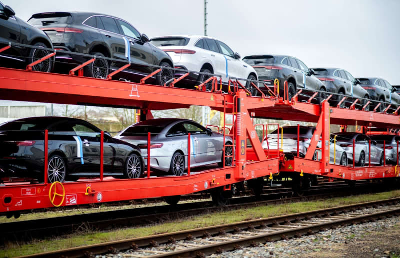 New cars are loaded onto several rail cars at the Automotive Logistics Center Bremen on the premises of DB Cargo. Sales of new cars in Germany declined sharply in August compared to the same month last year, largely as a result of weak demand for electric vehicles, figures released by the Federal Motor Transport Authority (KBA) showed on Wednesday. Hauke-Christian Dittrich/dpa