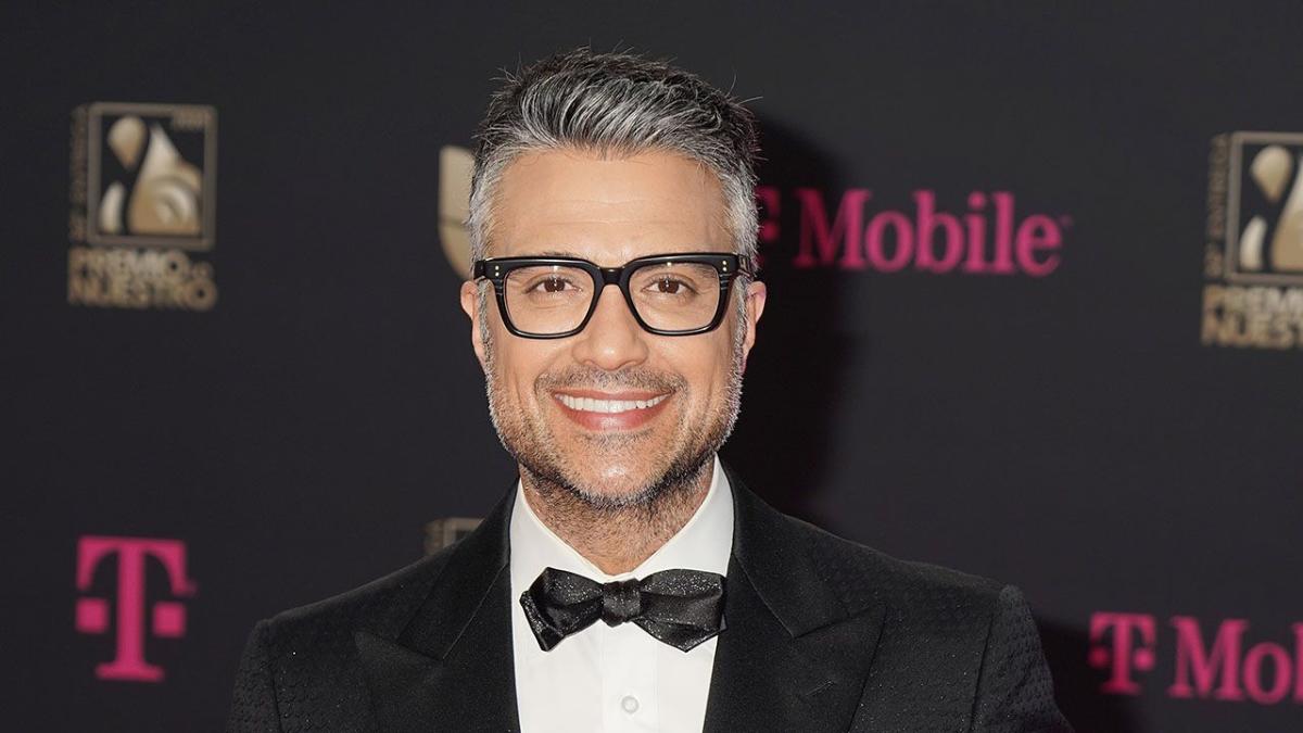 Here's How “Jane the Virgin”'s Jaime Camil Is Inspiring Travelers Who Want to Experience a Real Día de Muertos