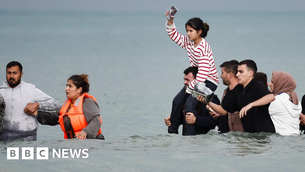 English Channel drownings fail to deter desperate migrants