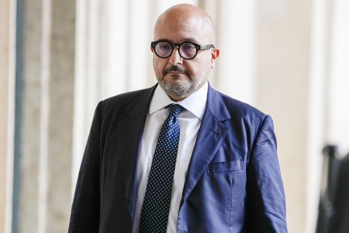 Italy's culture minister resigns after admitting an affair with a ministry consultant