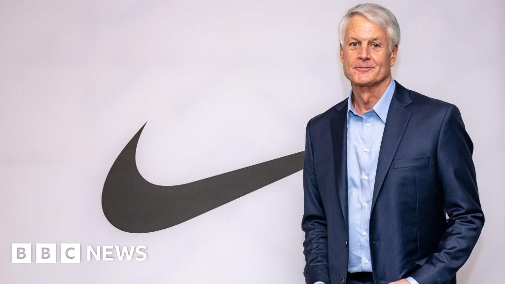 Nike boss steps down as company veteran returns