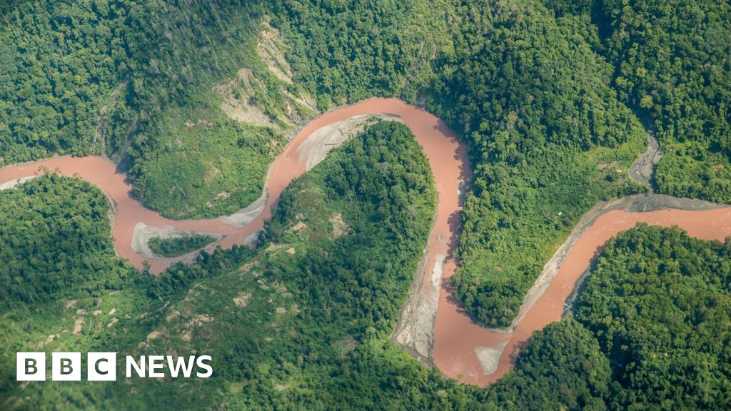 Shootouts over gold mine kill 30 in Papua New Guinea