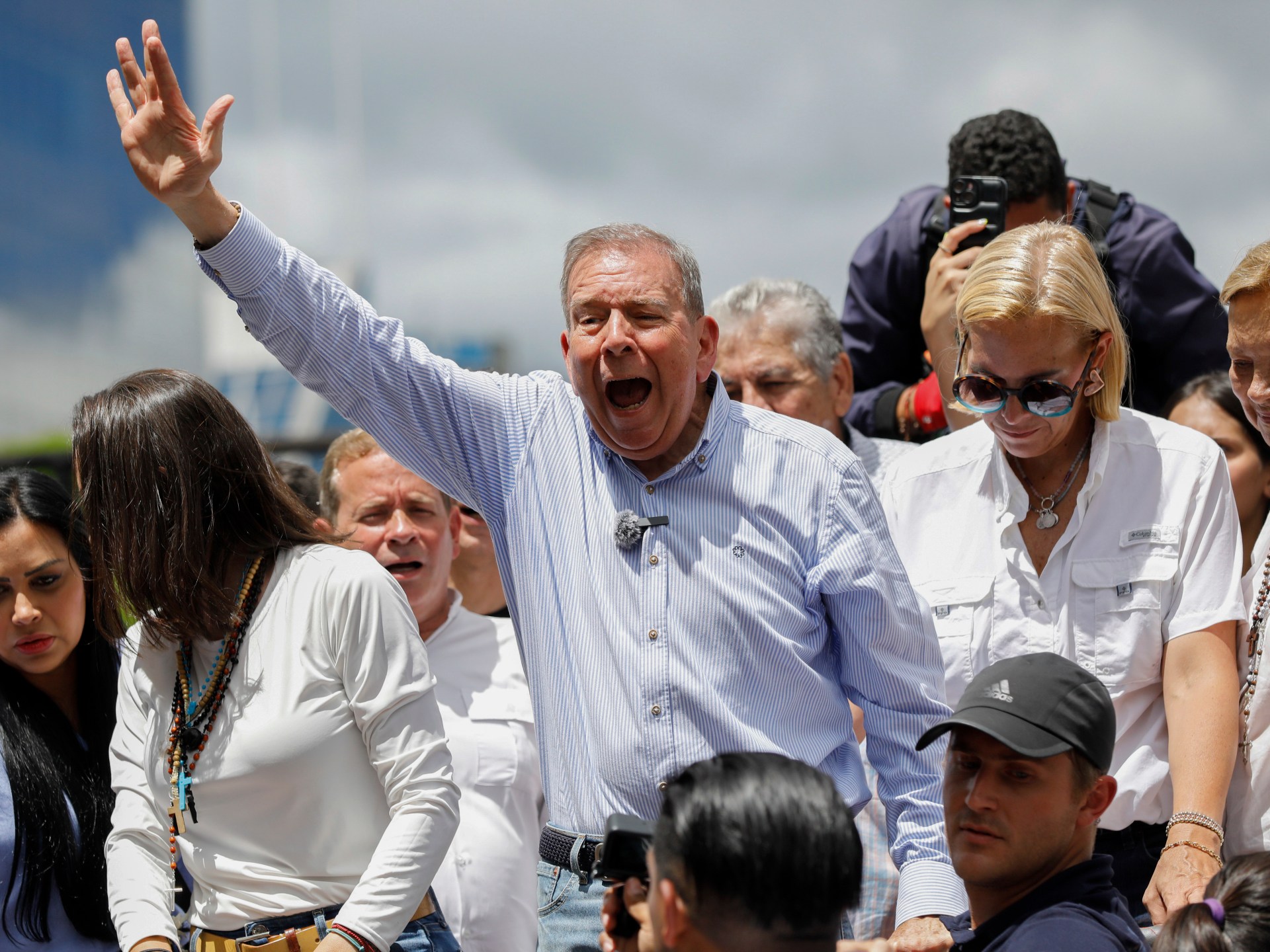 Venezuela prosecutor seeks arrest warrant for opposition candidate Gonzalez | Elections News