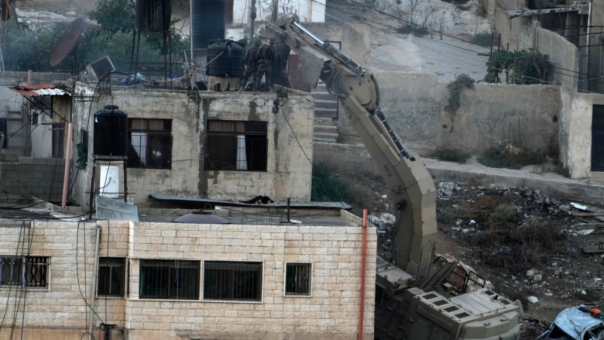 Israeli soldiers filmed pushing bodies off rooftop in deadly West Bank raid | Israel-Palestine conflict News