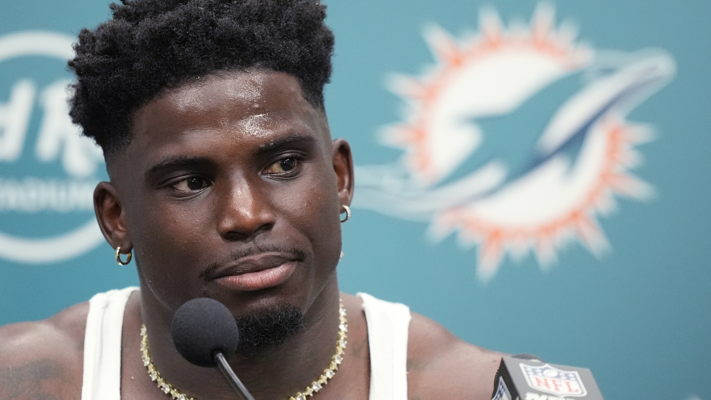 Miami Dolphins' Tyreek Hill is detained by police hours before playing Jaguars : NPR