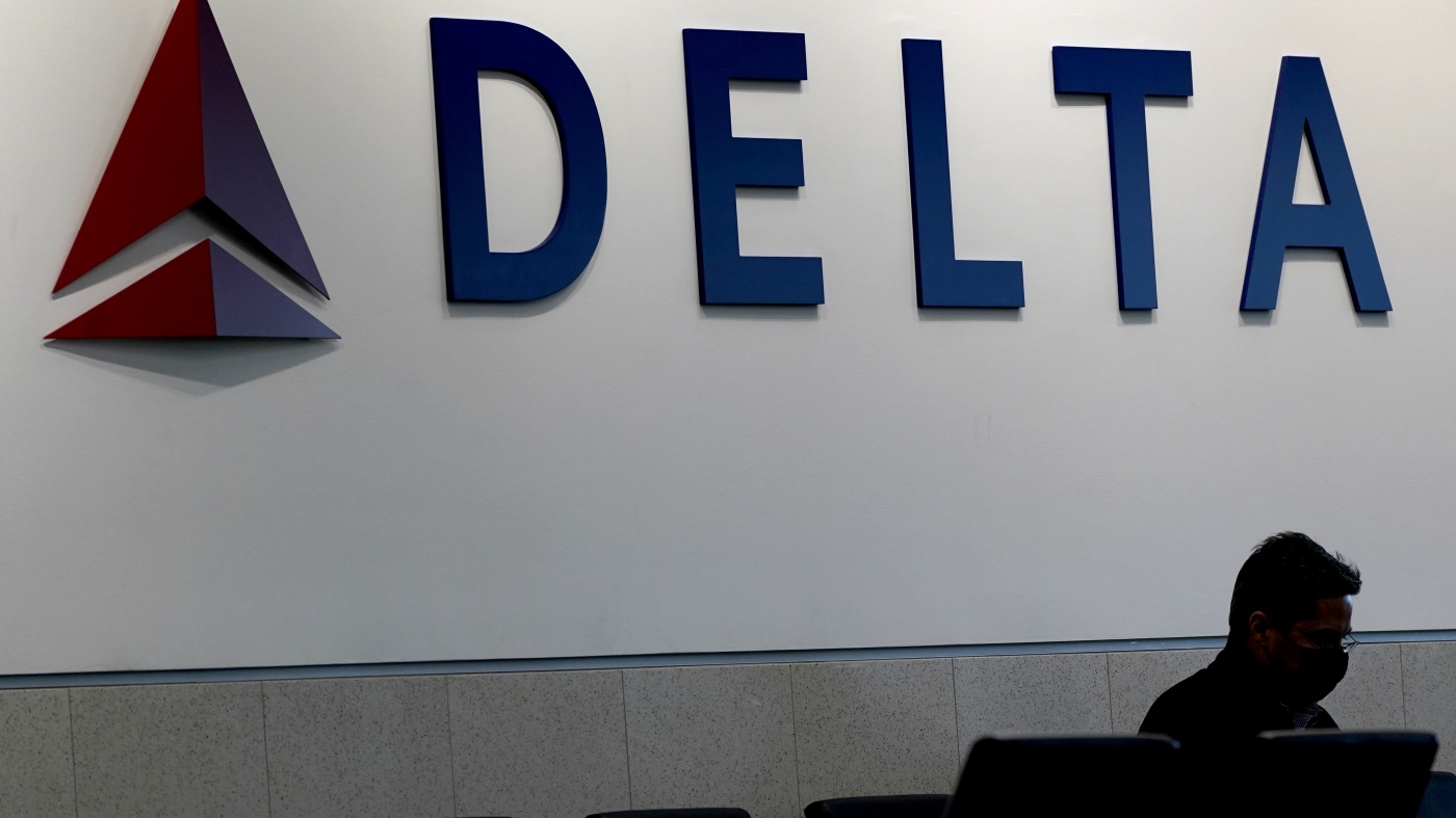 Delta plane clips tail of another airliner on Atlanta runway : NPR