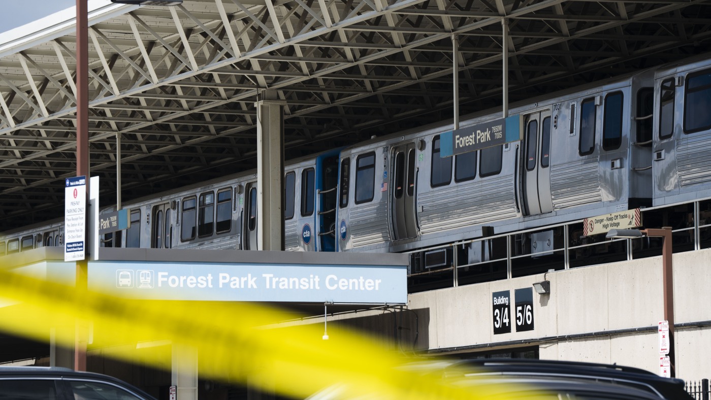 4 people were killed on a train in the Chicago area on Labor Day, police say : NPR