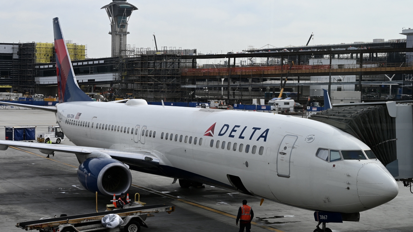 FAA investigating cabin pressure problem that injured Delta passengers : NPR