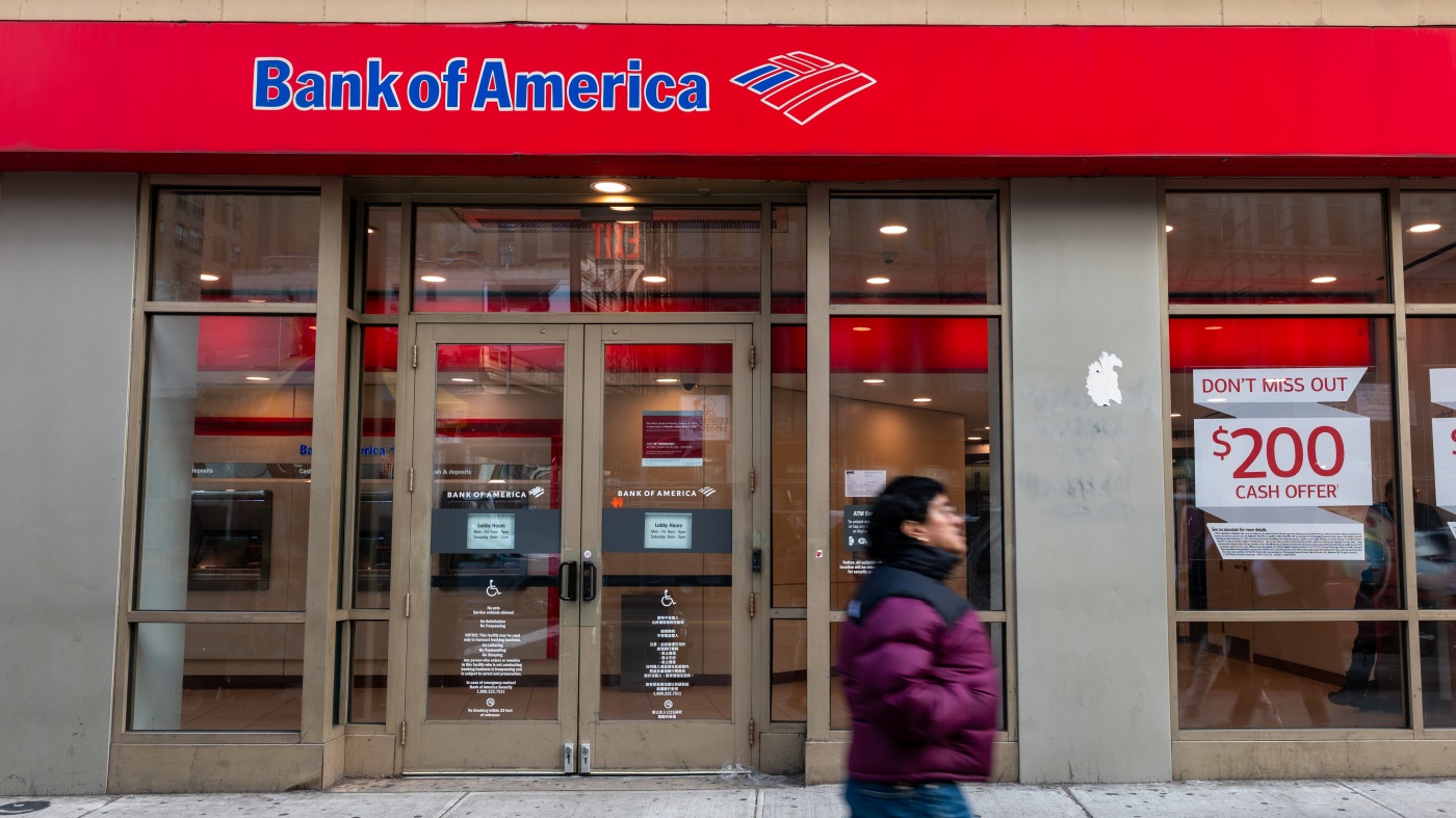 Bank of America raises minimum salary to $24 per hour : NPR