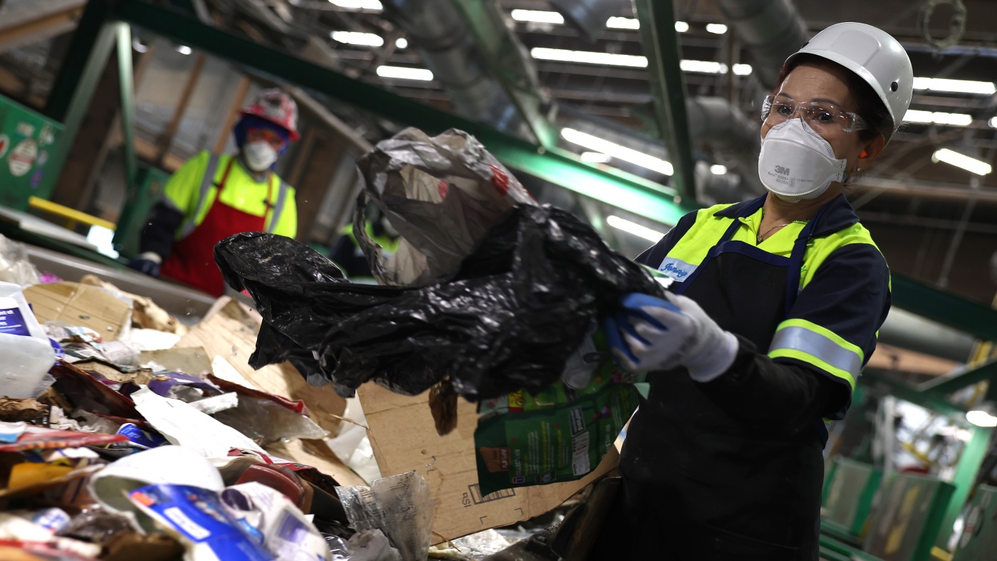 California passes new plastic bag ban : NPR