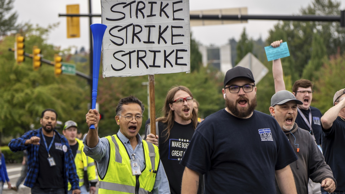 Boeing Machinists union votes to strike : NPR