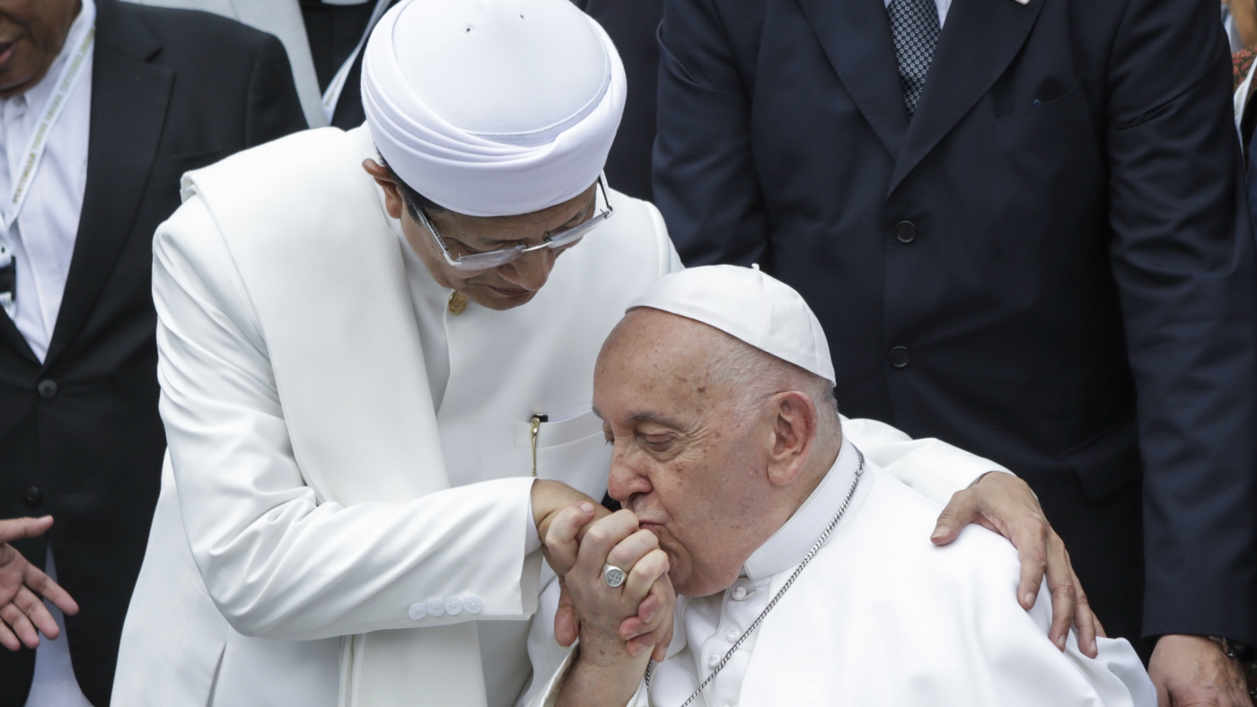 Pope Francis and Indonesia’s top imam call for religious harmony : NPR