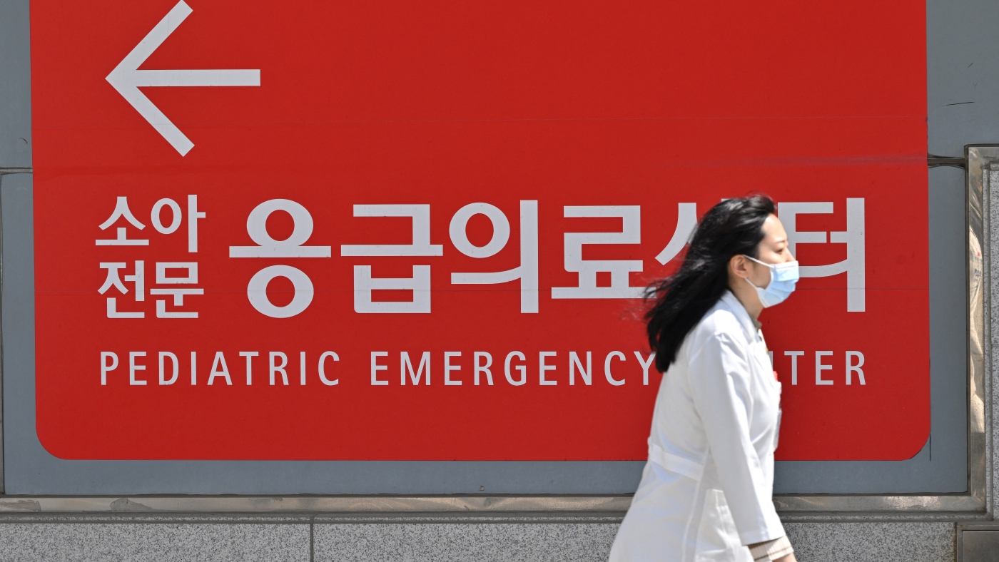 As medical strike drags on in South Korea, patients are on edge : NPR