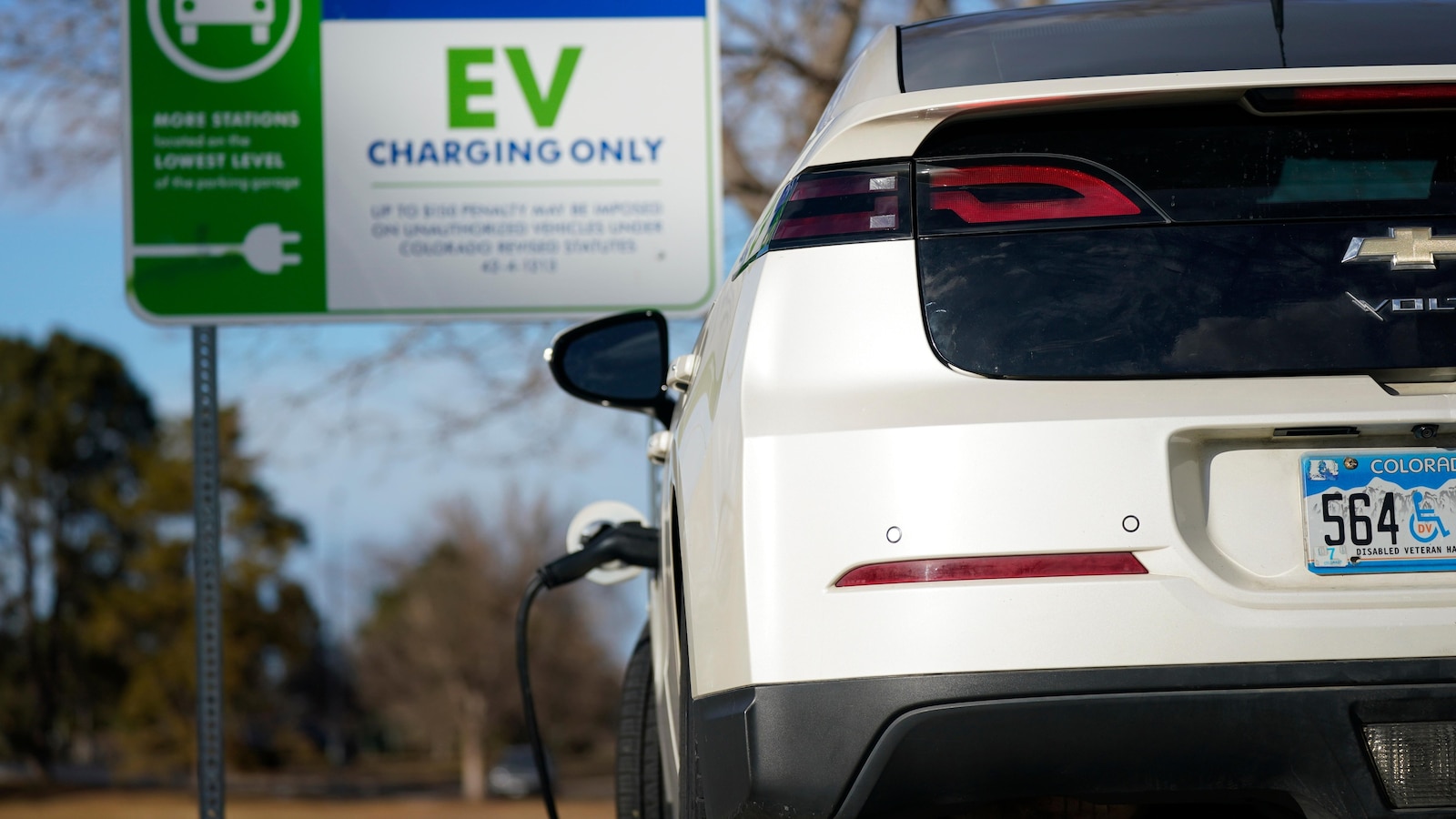 GM offering adapters to help electric vehicle owners access Tesla chargers