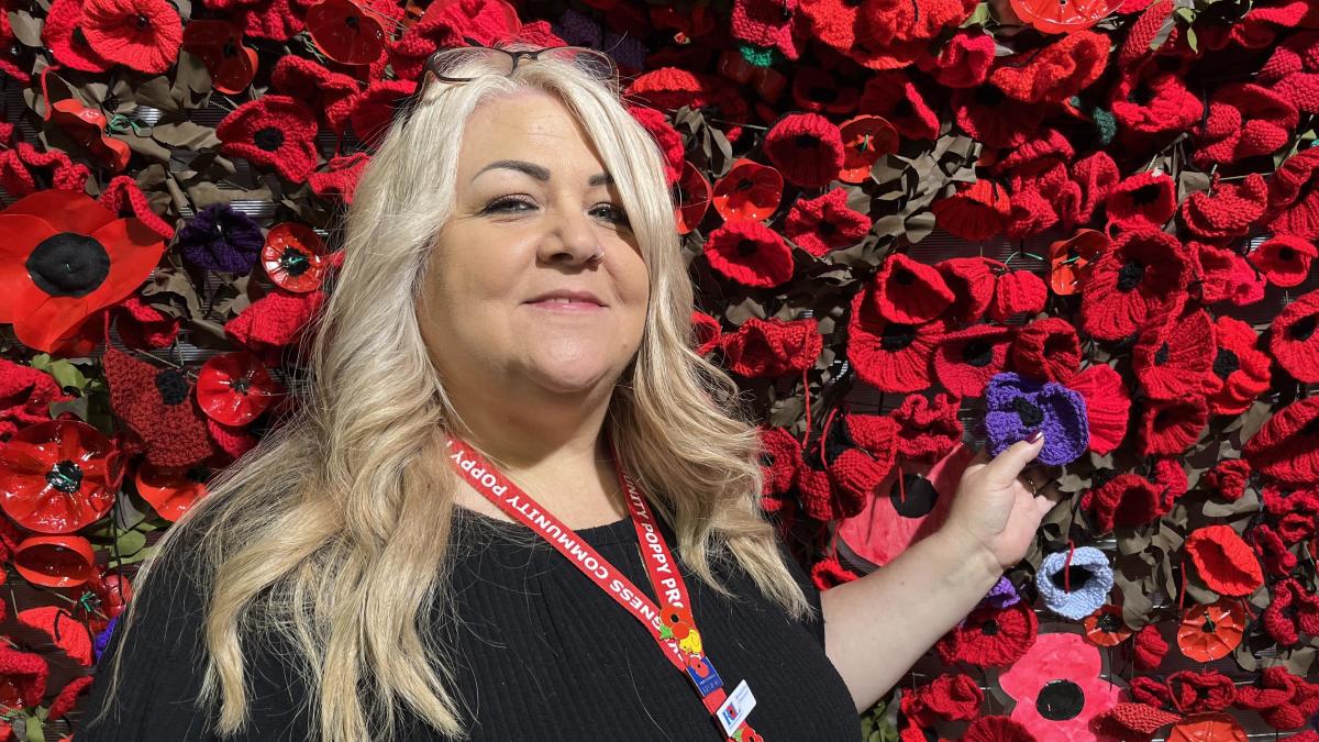 Huge poppy display features worldwide donations