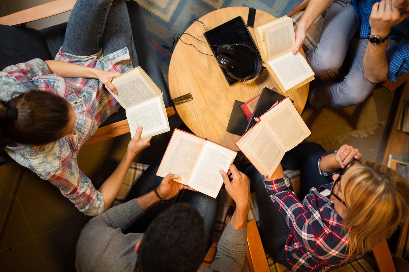 This 30,000+ Member Book Club is One To Read About