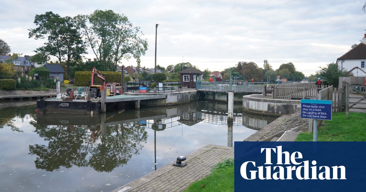 Search continues for man after rowing boat capsized in Thames | Surrey