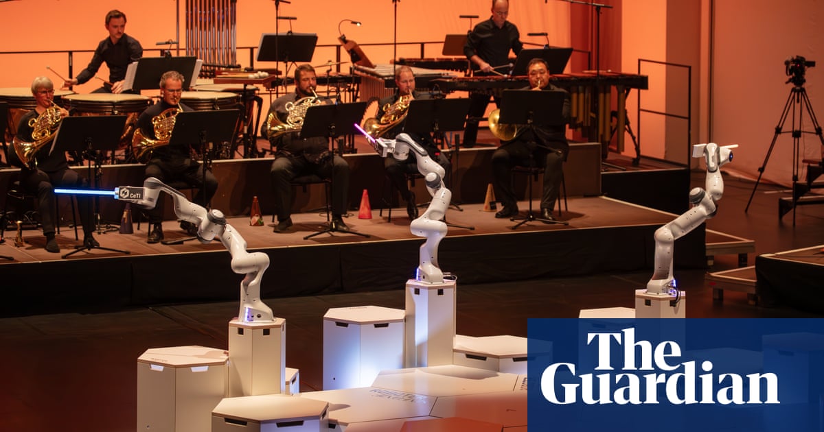 Three-armed robot conductor makes debut in Dresden | Germany