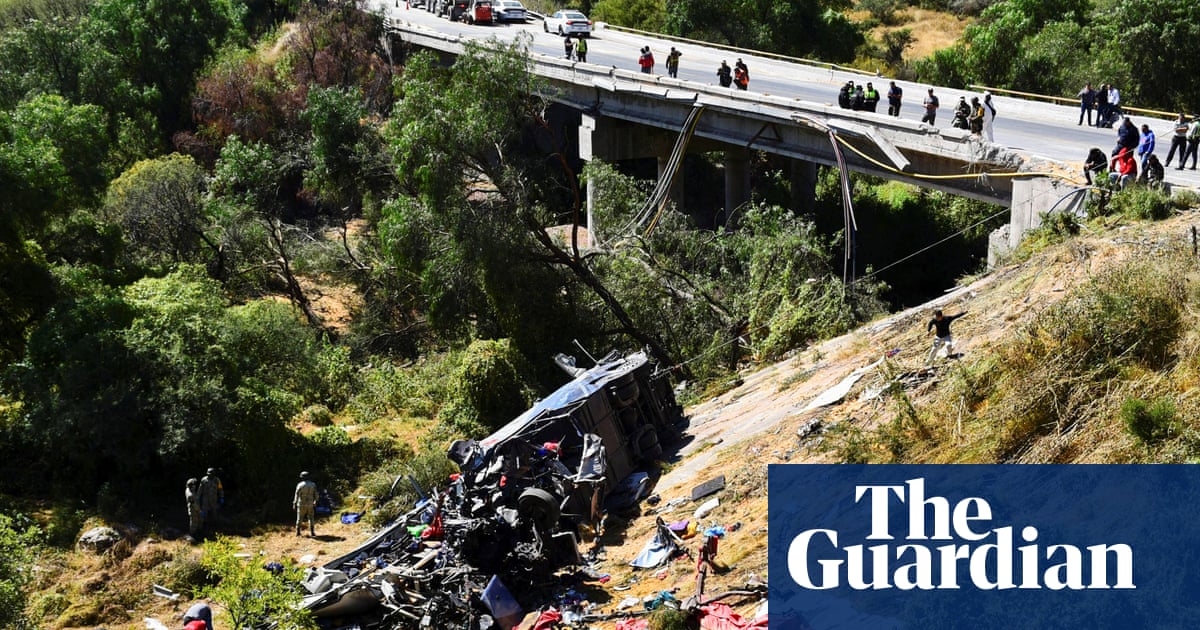 Crash between cargo truck and bus in Mexico kills 19 and injures six | Mexico