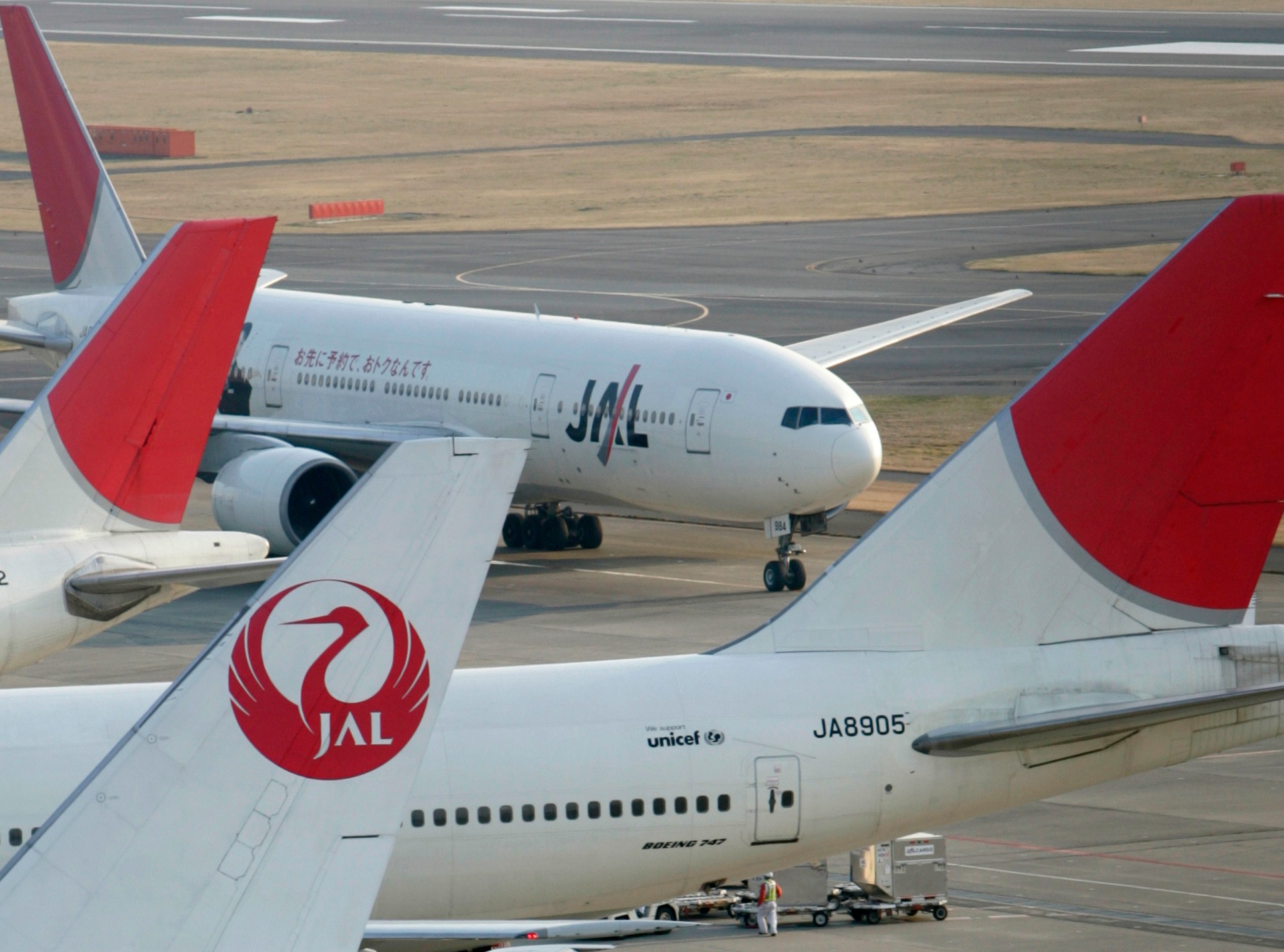 Suspected WWII bomb grounds Japanese airport | Aviation News