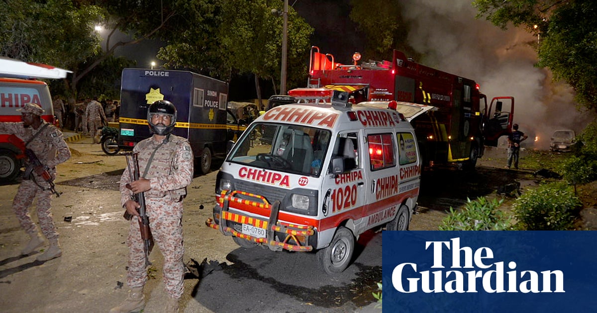 One killed and 10 injured in explosion near Karachi airport | Pakistan