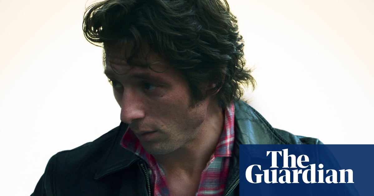 Bossing it: first photo of Jeremy Allen White as Bruce Springsteen | Movies