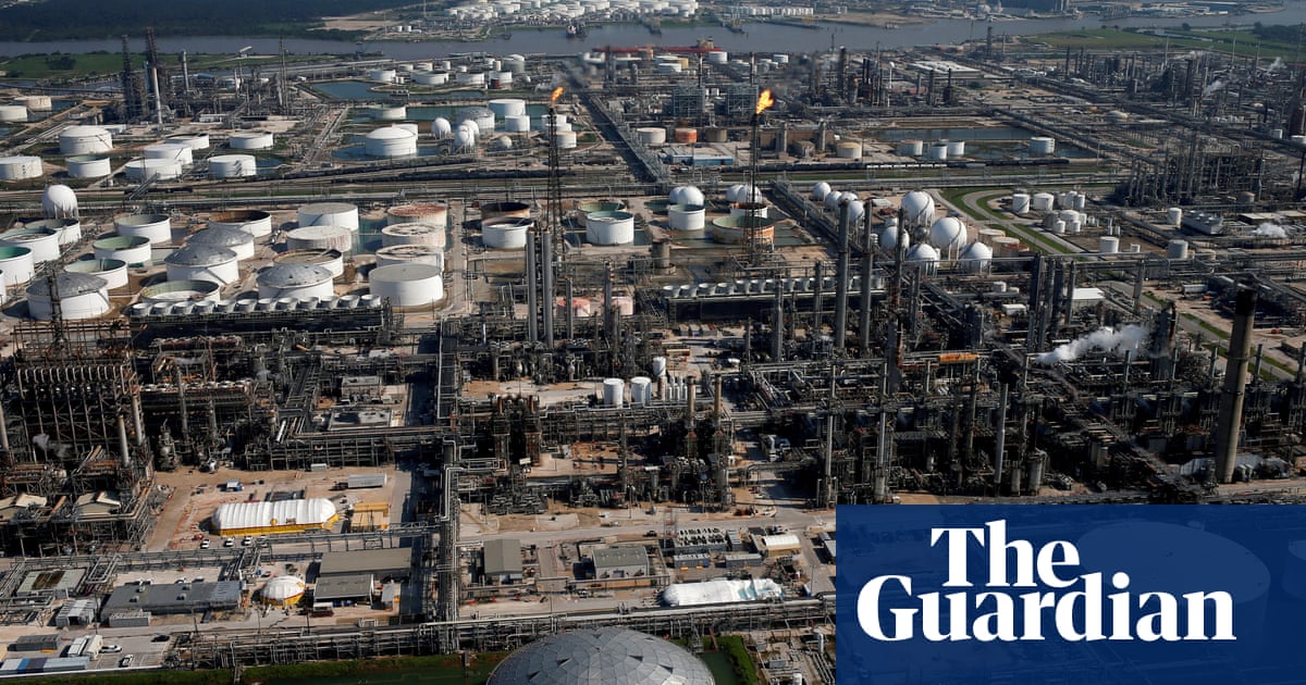 Chemical leak kills at least two workers at Texas oil refinery | Texas