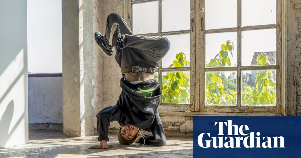 Breakdancers told too many headspins could give them a ‘cone-head’ | Health