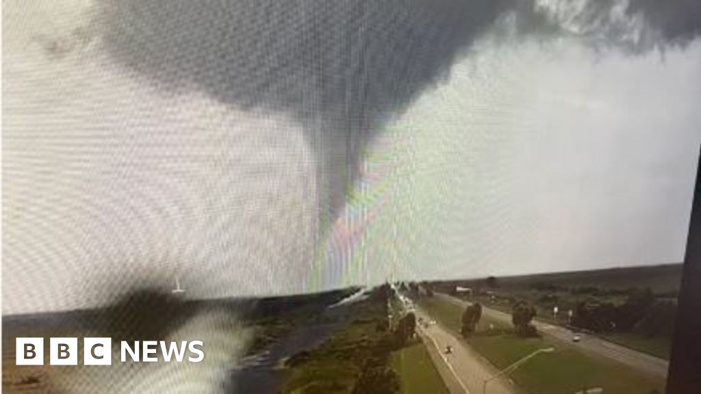 Tornadoes reported as Hurricane Milton lashes Florida