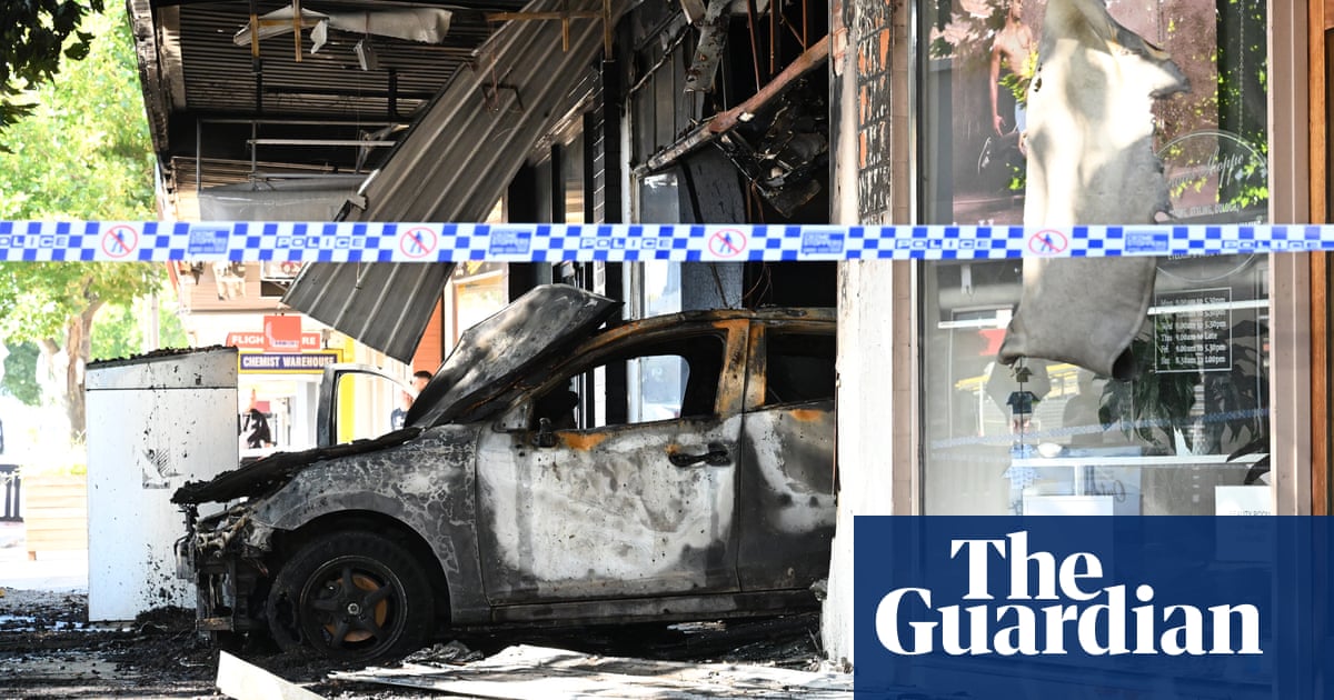 Firebombings of Victorian tobacco shops surpass 100 as police detail meeting that sparked war | Victoria