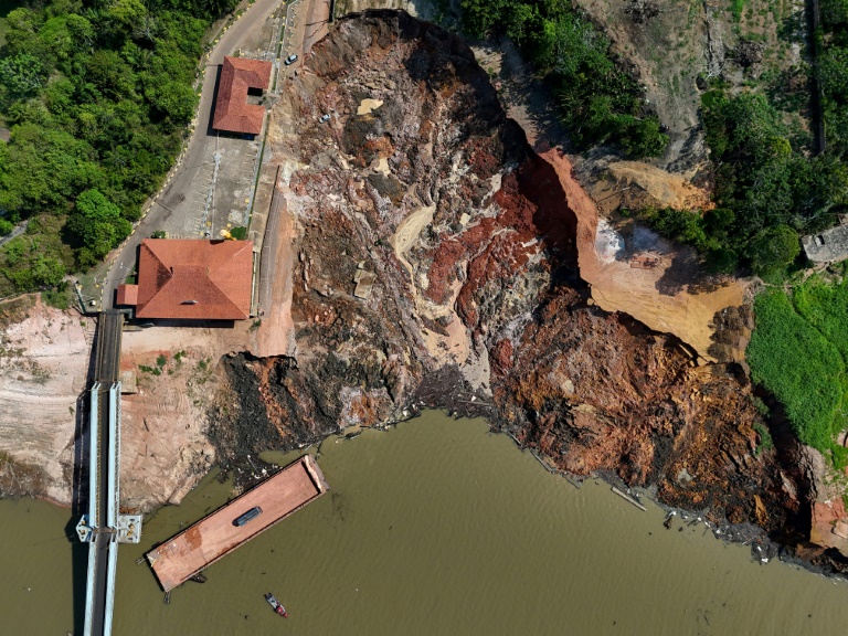 A landslide wrecked the Terra Preta Port on the banks of the Solimoes river in Manacapuru, Brazil, on October 8, 2024 (MICHAEL DANTAS)