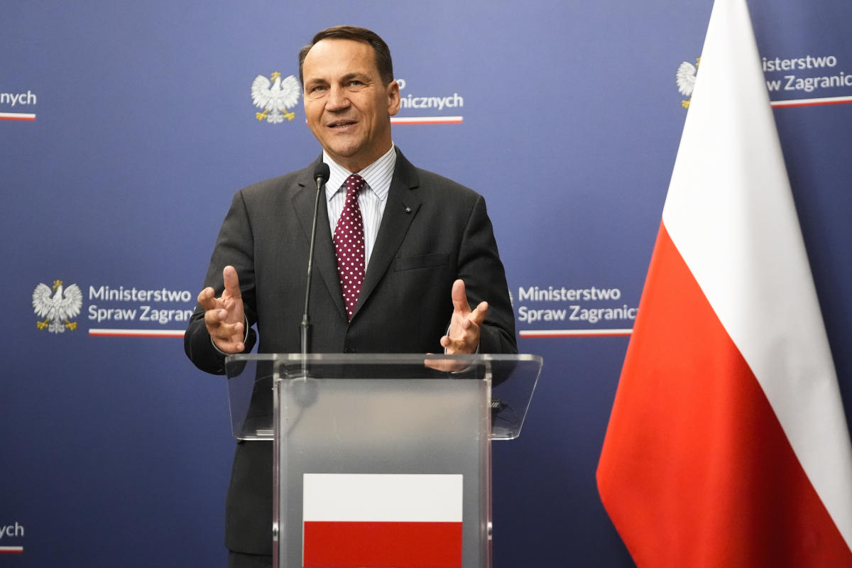 Poland tightens visa rules as probe confirms previous government's cash-for-visas scandal