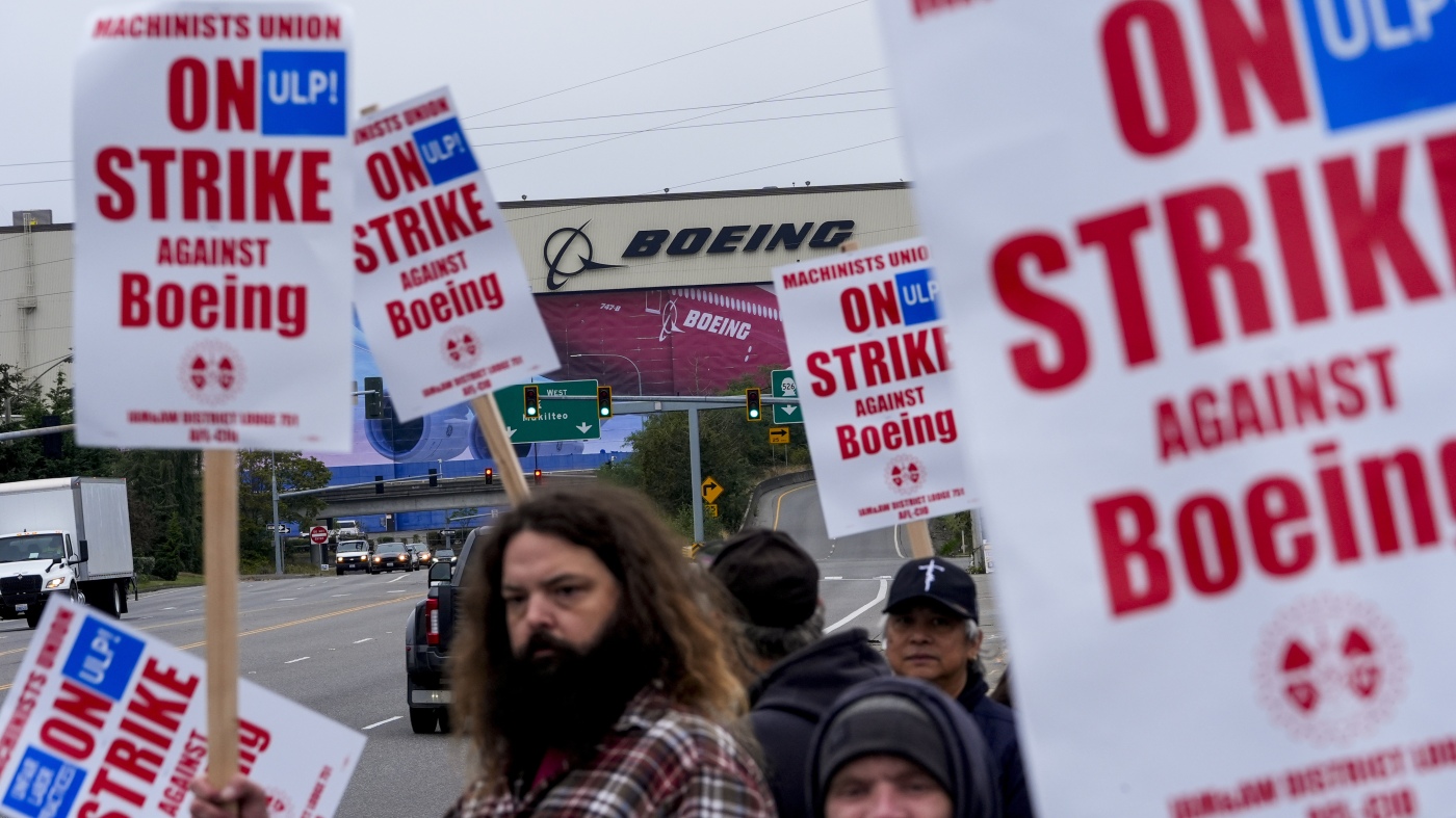 Boeing's striking machinists want their pension back : NPR