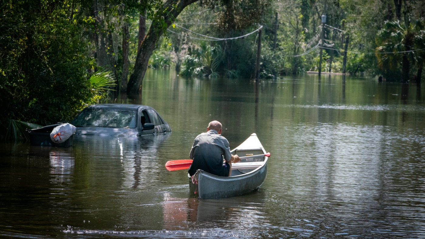 Hillsborough County flooding brings out neighbors : NPR