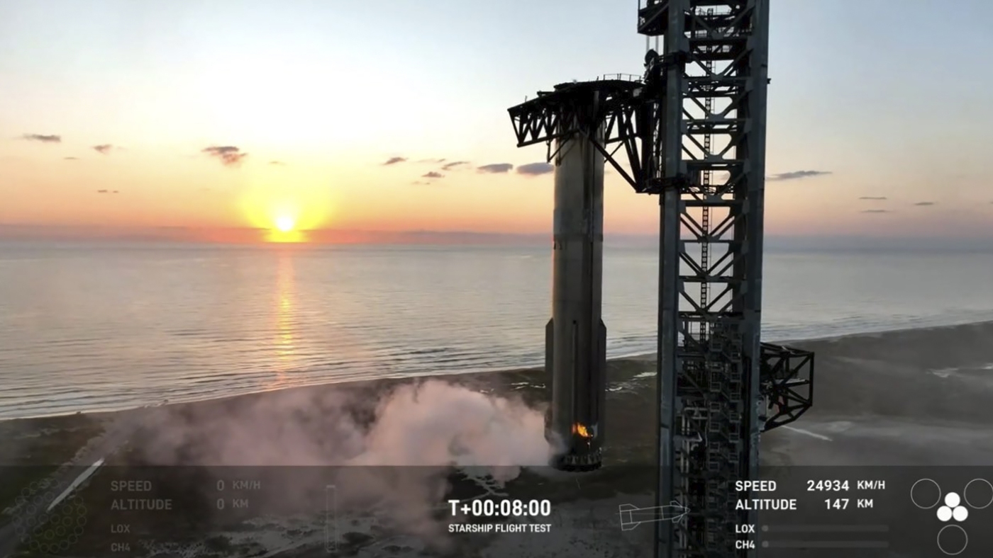 SpaceX rocket booster 'caught' on first attempt during flight test : NPR