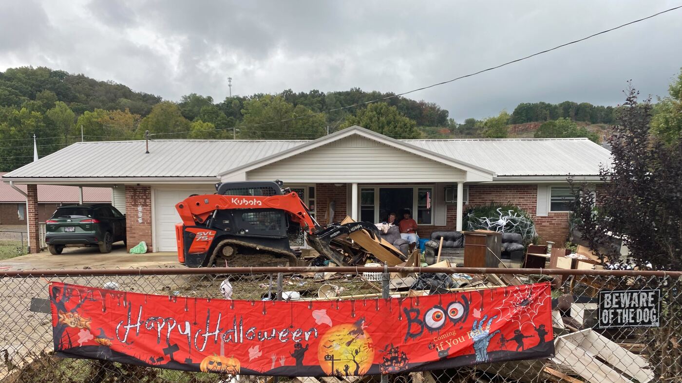 Strangers show up to help those hit by Helene flooding : NPR