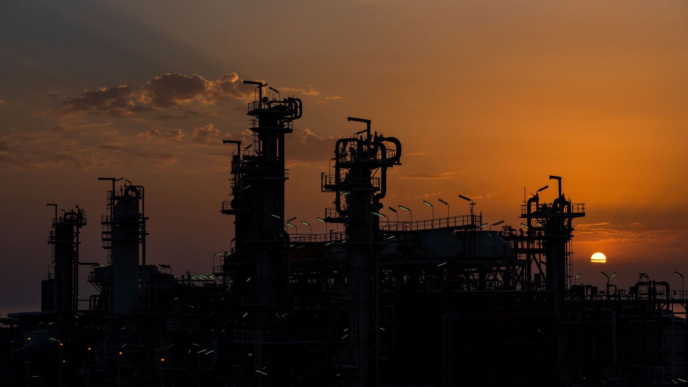 Crude oil prices increase as Mideast tension rise, but markets aren't panicking : NPR