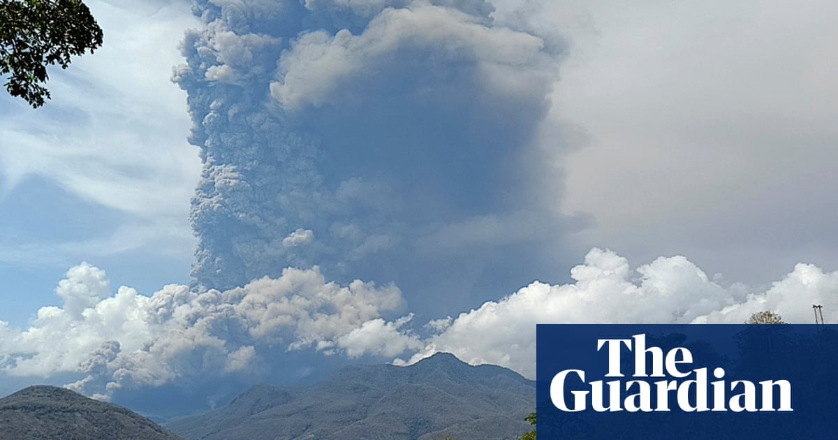 Flights to Bali cancelled after volcano spews dangerous ash cloud 9km into air | Bali