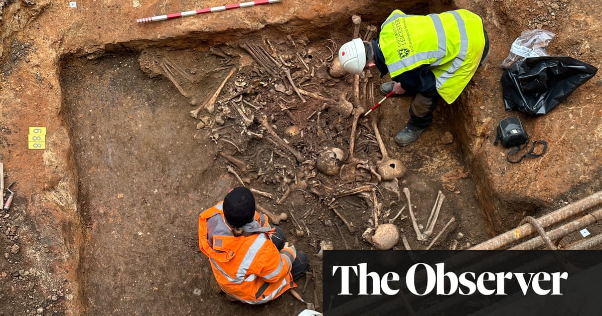 Mystery surrounds 800-year-old Leicester burial pit containing 123 bodies | Archaeology