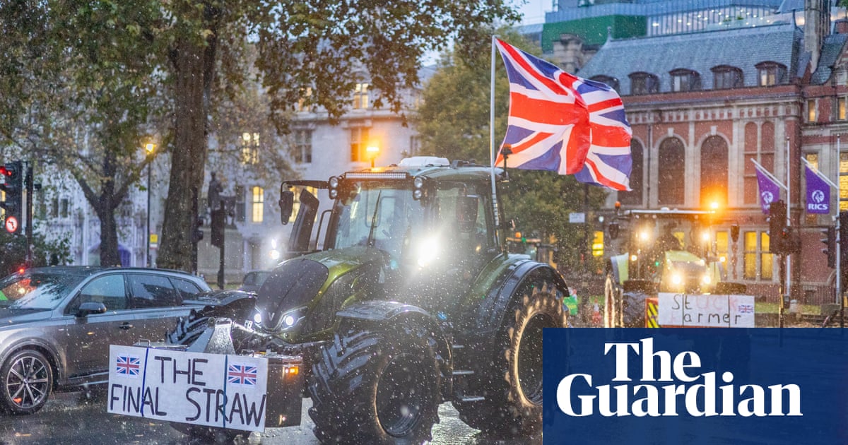 Starmer denies mounting class war as farmers claim they have been ‘betrayed’ | Farming