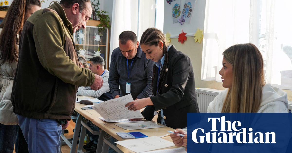 Romania votes in presidential poll with nationalist and leftist vying for runoff | Romania