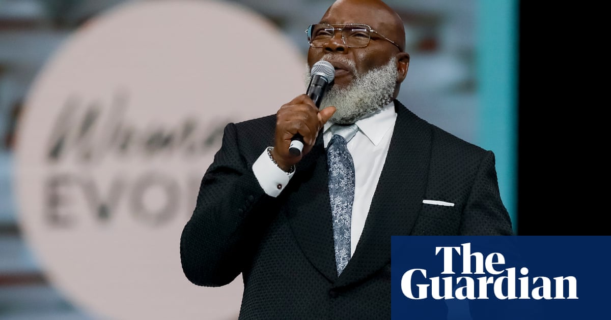 Megachurch founder TD Jakes suffers health incident during sermon in Texas | Texas