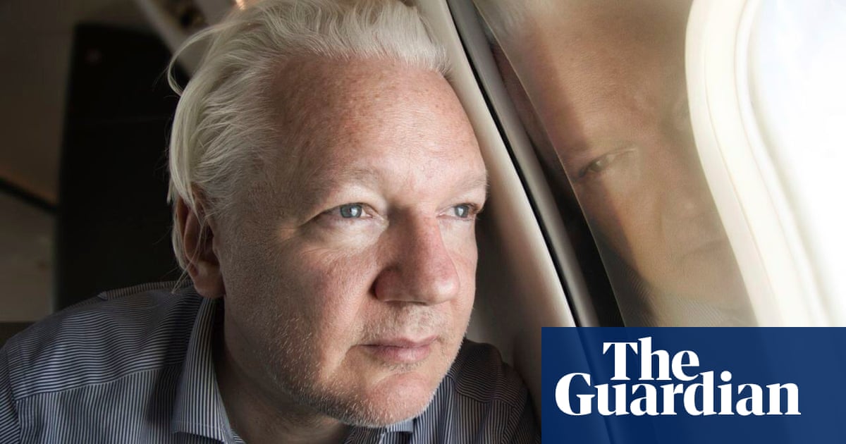 US lawmakers urge Biden to pardon Assange to send ‘clear message’ on media freedom | Australia news