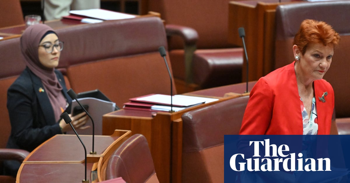 Hanson alleging Fatima Payman in breach of section 44 ends with Thorpe giving Senate the finger | Pauline Hanson