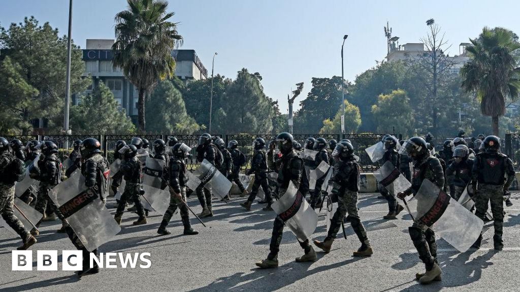 Pakistan opposition supporters end protest after crackdown