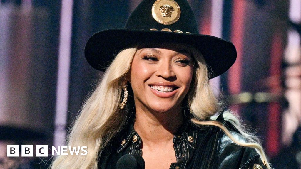 Beyoncé to star in NFL half-time show on Christmas Day