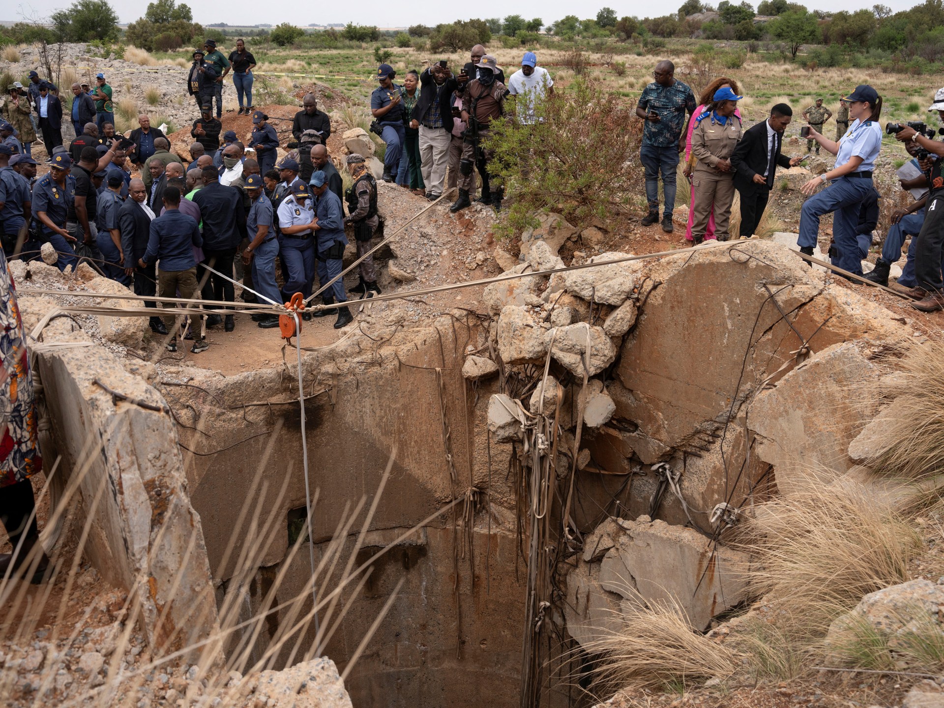 Volunteers mobilise as South Africa says it will rescue trapped miners | Mining News