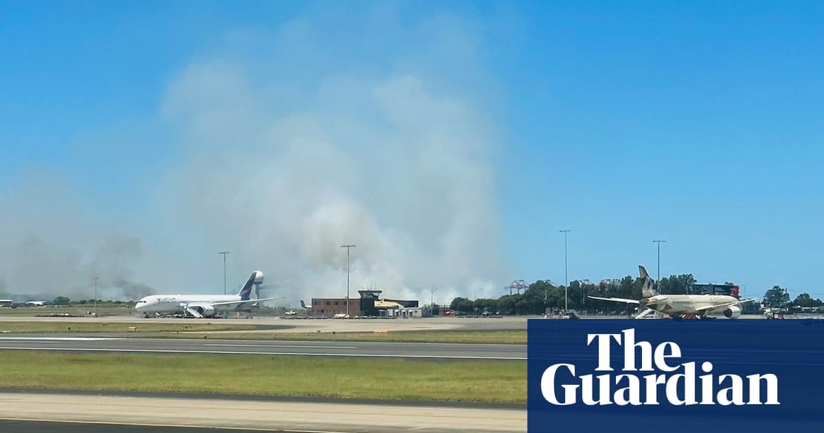 Qantas flight forced into ‘distressing’ emergency landing at Sydney airport after engine fails during takeoff | Qantas